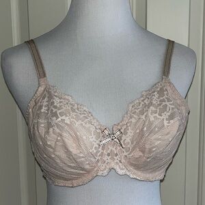 Chantelle Lace Bra in Light Pink